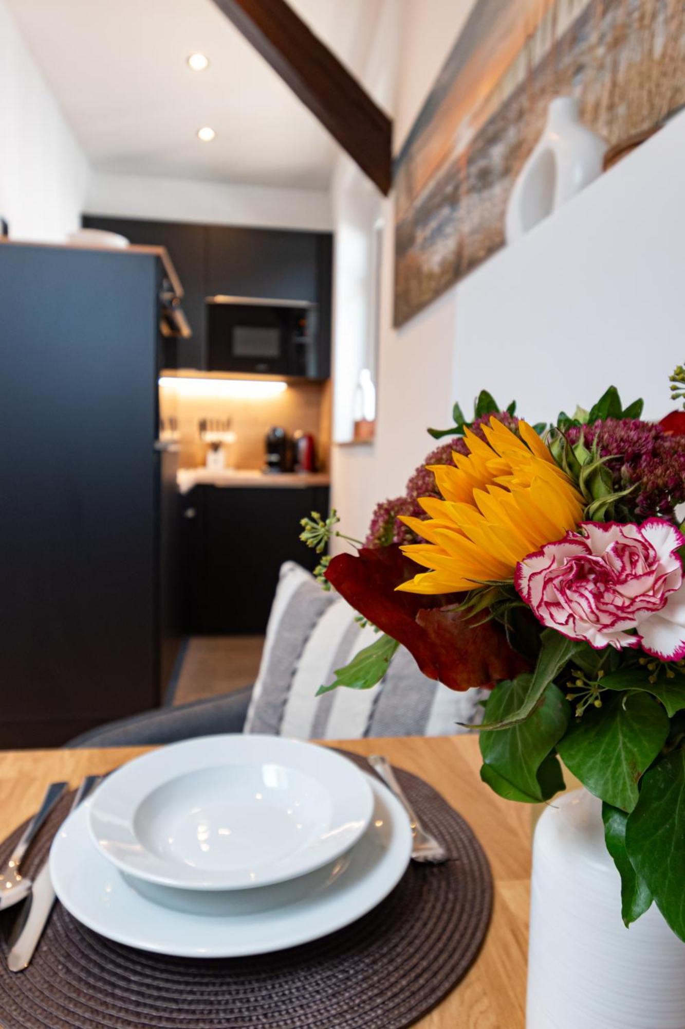 Sweethome - Zentral - Kueche & Parkplatz, Wifi Halle  Exteriör bild